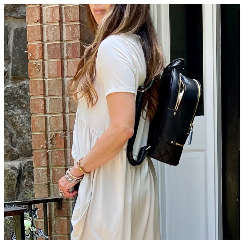 Chic and Stylish Quilted backpack - Picture 2 of 9